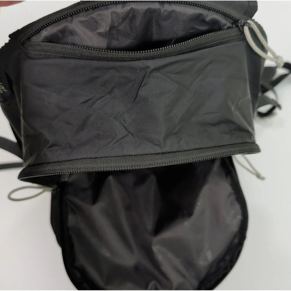 McKinley Cross CT 20 Daypack - 20L Hiking & Travel Backpack - Black
